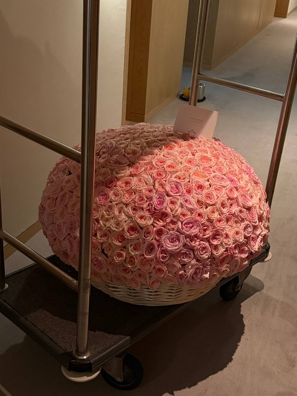 Rosé Rose Basket
